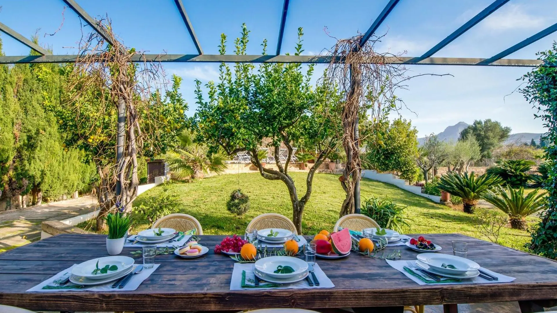 Spacious Country House With Garden Alcúdia Сasa de vacaciones